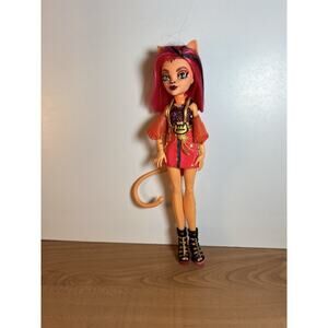 Monster High Doll, Toralei Stripe, Skulltimate Secrets: Neon Frights Hooded 2021